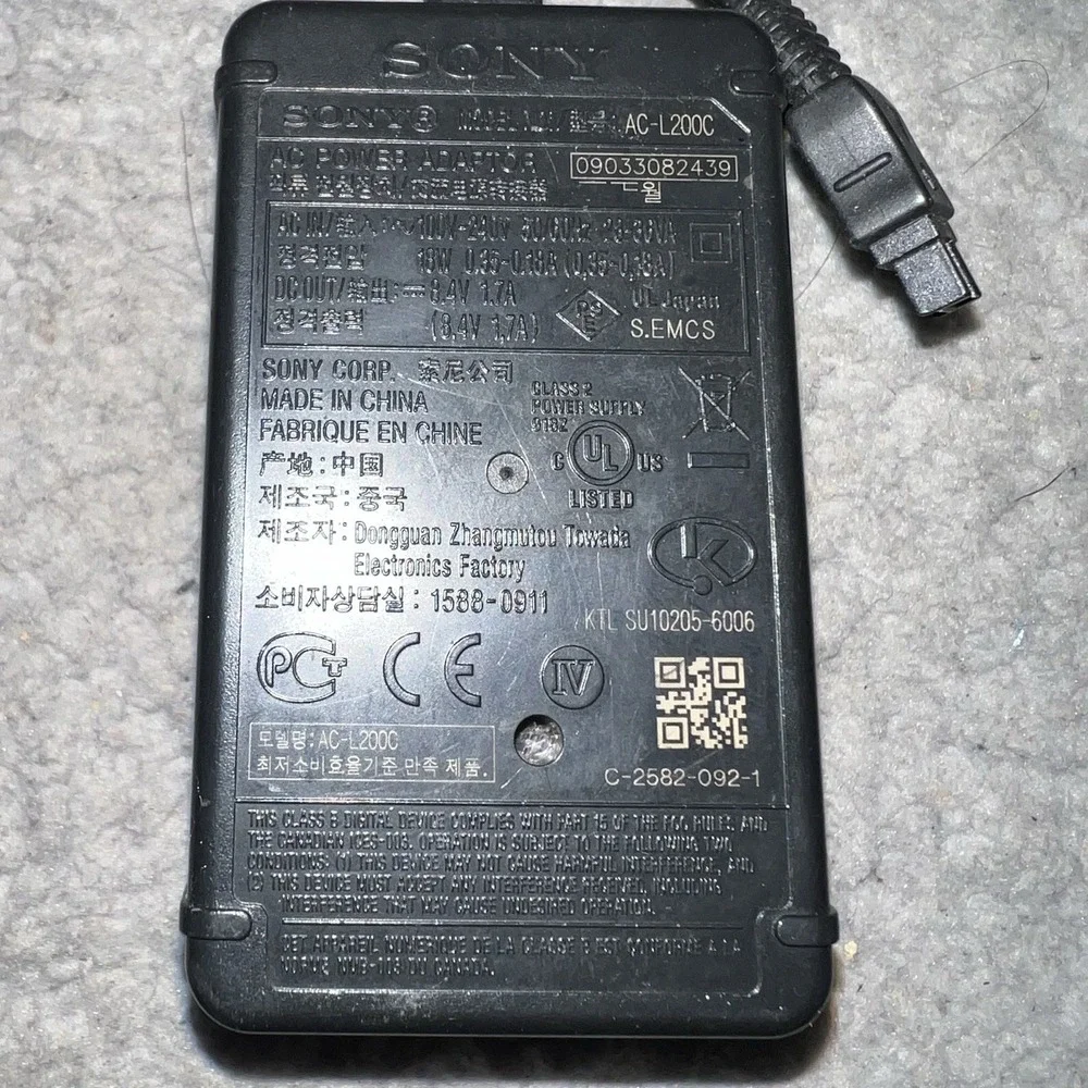 Genuine Sony HandyCam AC-L200C AC-L200D AC-L25B 8.4V Power Supply Charger OEM